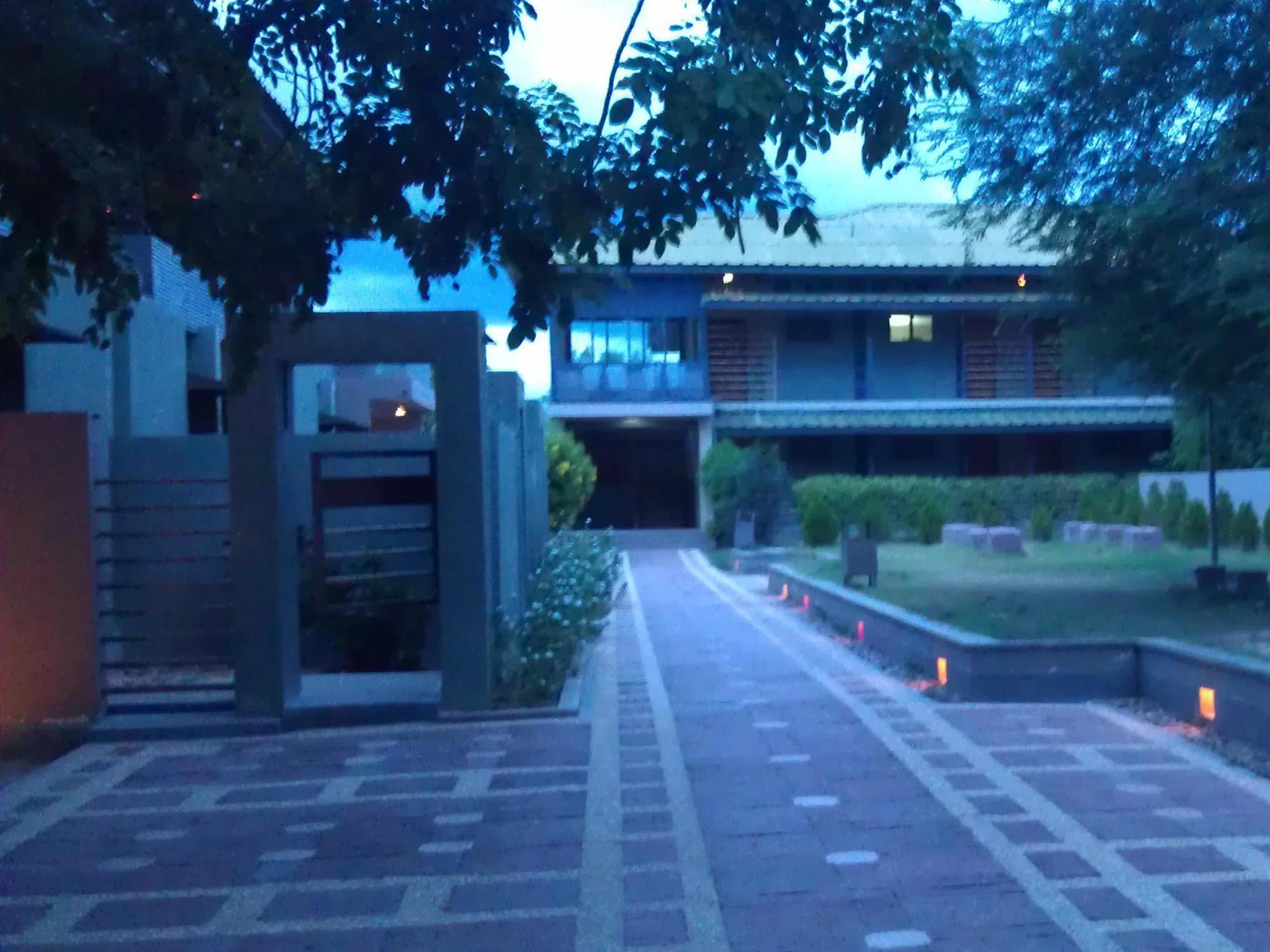 Hôtel Kumudara à Bagan Extérieur photo